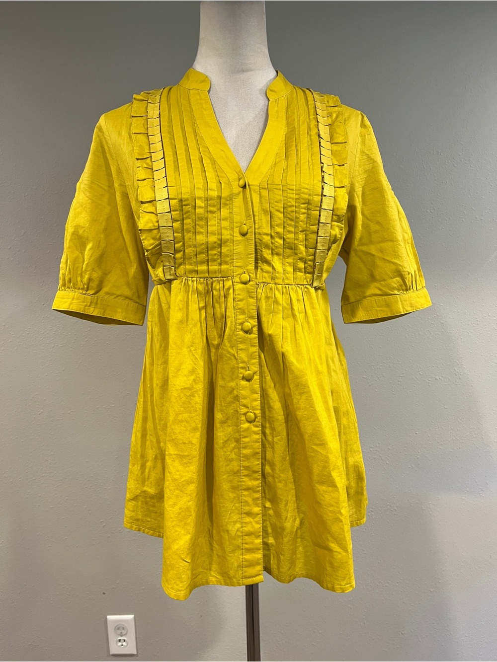 Elle Bright Yellow Button-Front short sleeves Tunic top size medium